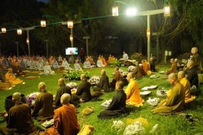 Lắng đọng tâm tư trong đêm thiền trà